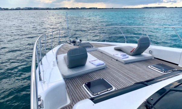 Luxury yacht rental Cancun