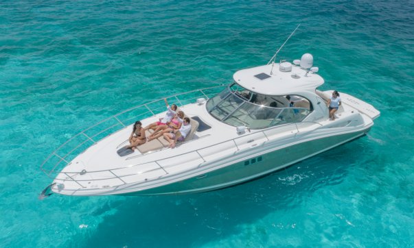 Renting a yacht in Cancun