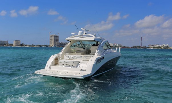 Rent a yacht in Cancun